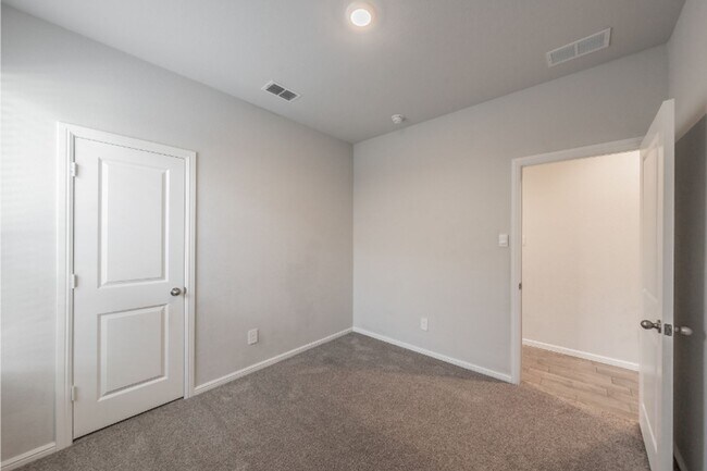 Building Photo - 8637 Centerboard Ln