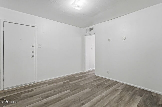 Building Photo - 3912 Kemp Ave