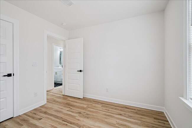 Building Photo - Spacious 4BR/2BA Home with 1,387 Sq Ft — Prime Memphis Location!