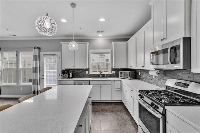 Building Photo - 1304 Pointe View Dr