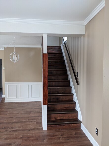 Stairs leading to upper bedrooms - 859 Irvin St