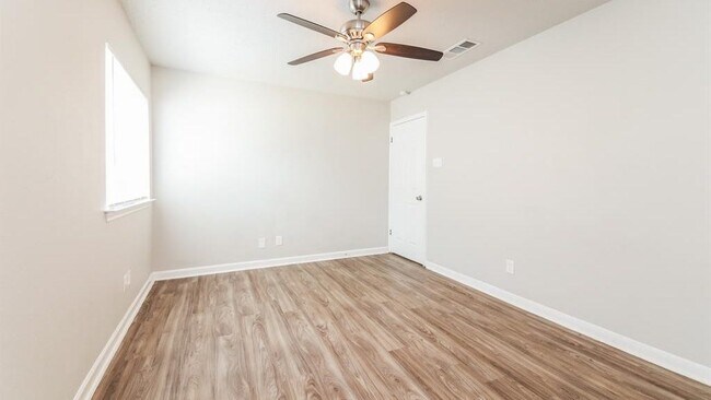 Building Photo - 1406 Ridgecrest Dr