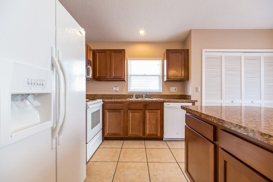 Building Photo - 1610 Sand Key Cir