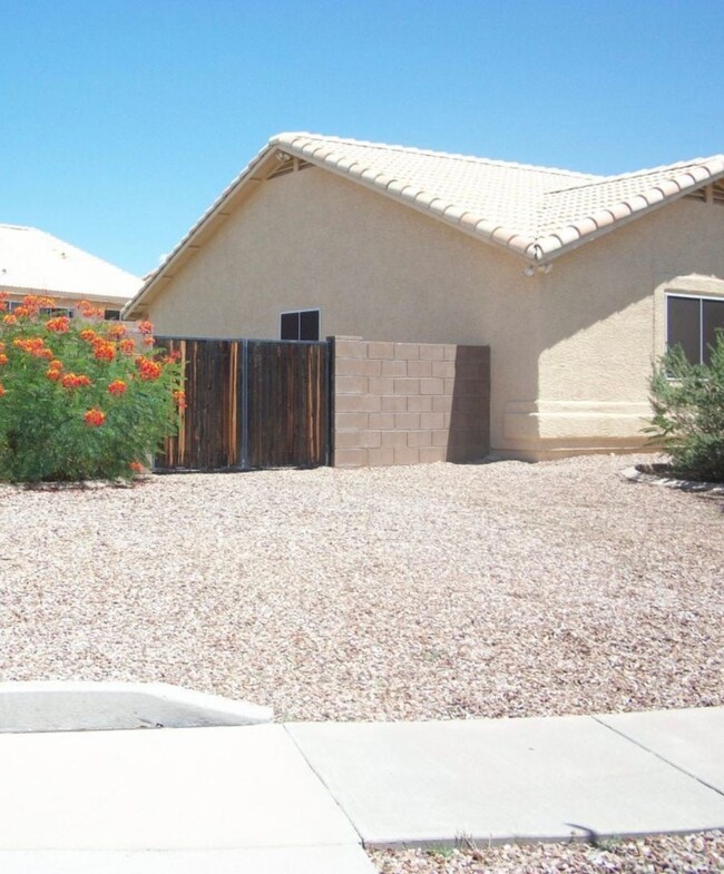 Building Photo - Hello Sunshine! Rita Ranch Hacienda Del Or...