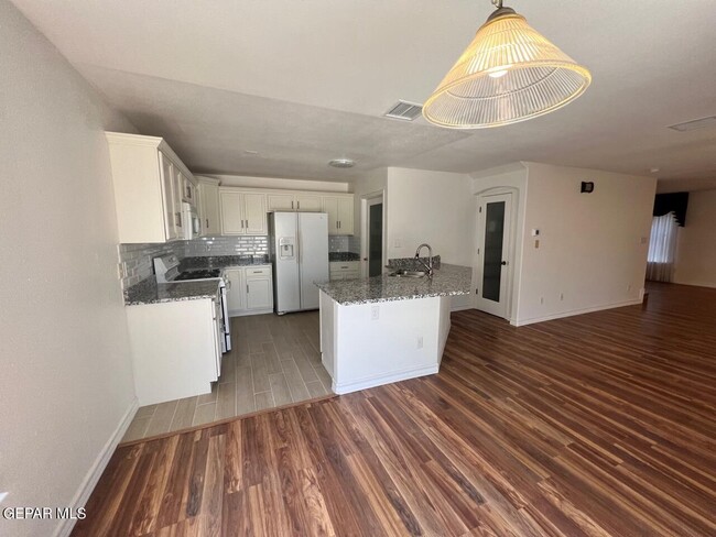 Building Photo - 7105 Tierra Roja St
