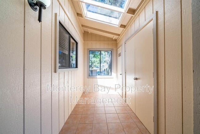 Building Photo - 250 Forest Ridge Rd