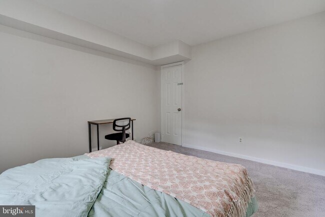 Building Photo - 3700 Roxbury Ln