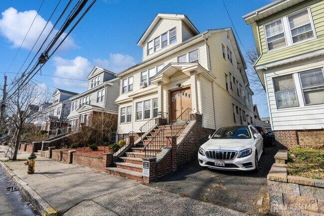 Building Photo - 41-43-43 Poe Ave