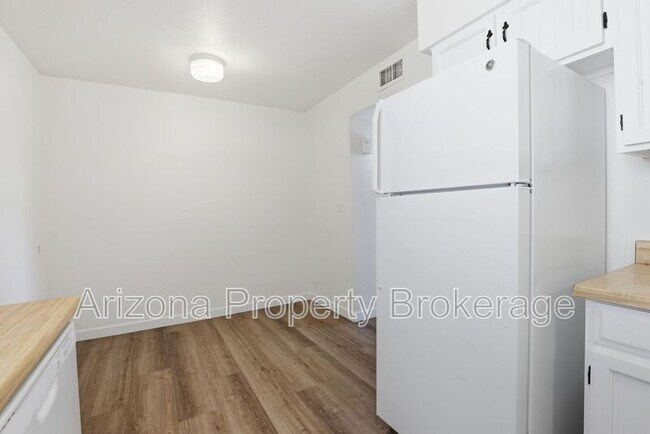 Building Photo - 3934 E Piccadilly Rd