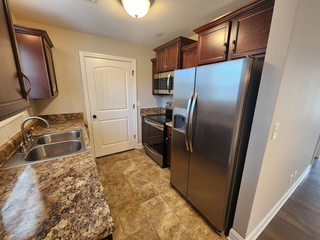 Building Photo - Rent Ready!