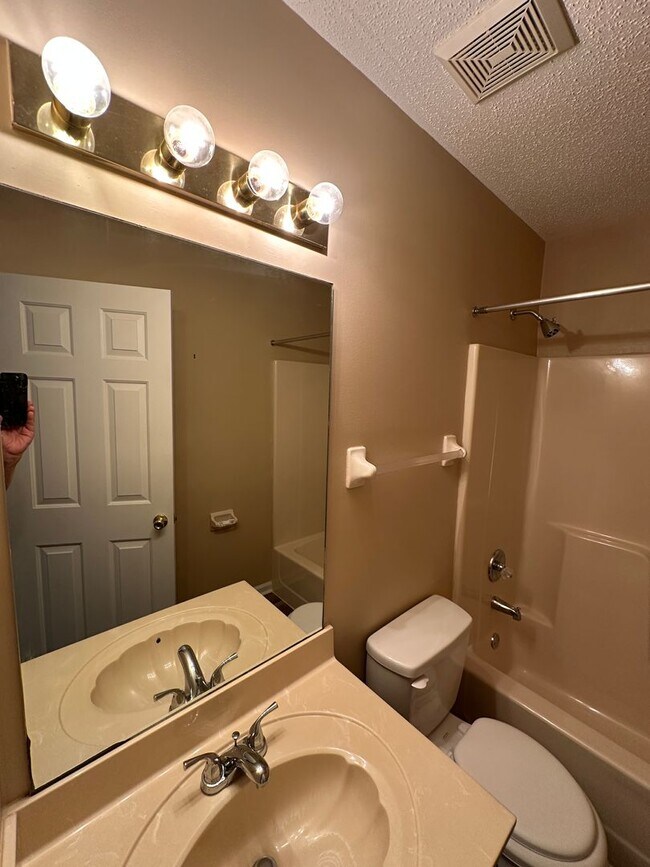 Building Photo - Don’t miss the chance to call this your ho...