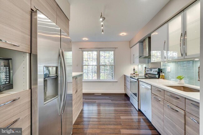 Building Photo - 6153 Forest Creek Ln