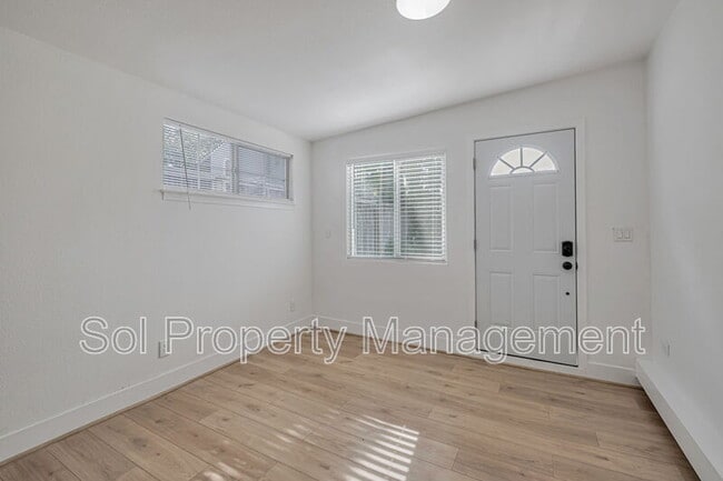 Building Photo - 822 Eaton St