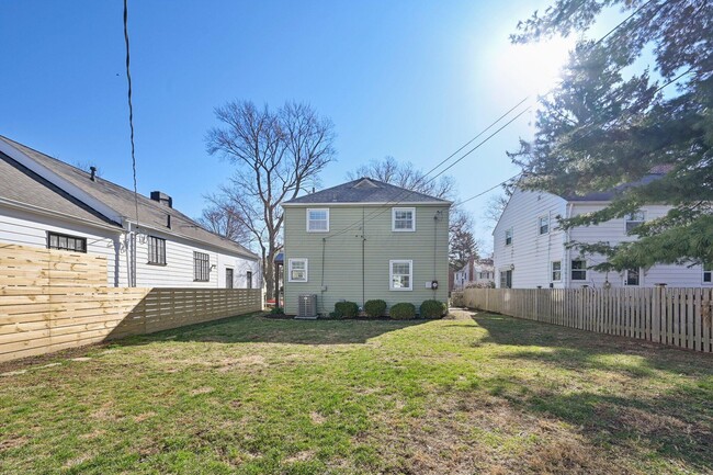 Building Photo - 909 S Roosevelt Ave