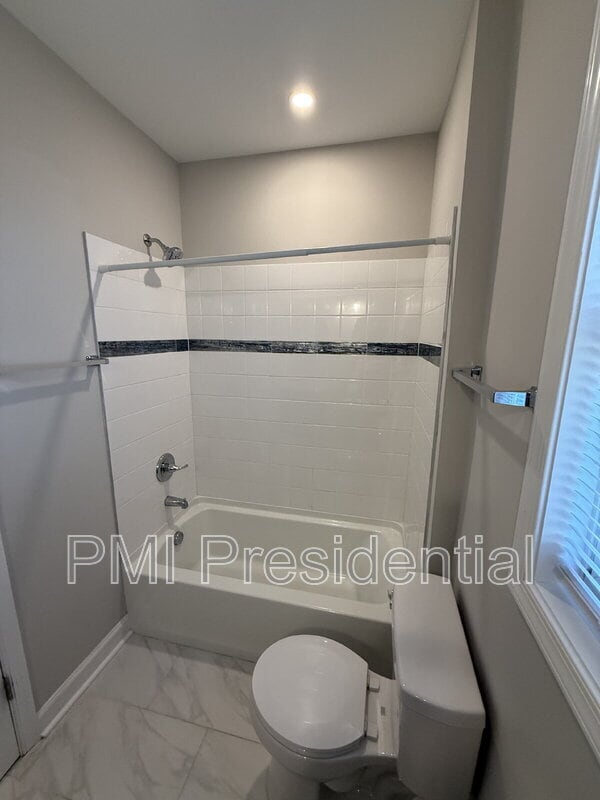 Building Photo - 2859 Lawson St