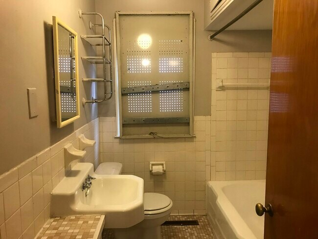 Building Photo - 5581 Marseilles St