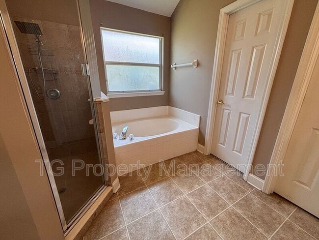 Building Photo - 14160 Fish Eagle Dr E