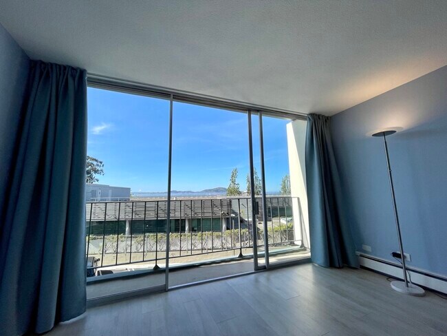 Building Photo - 1050 North Point St