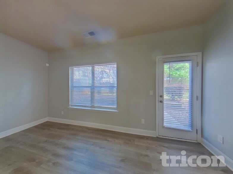 Building Photo - 11938 Quail Dr