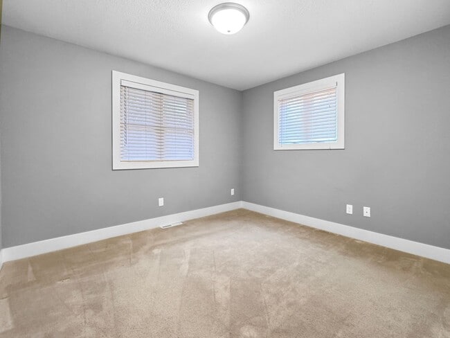 Building Photo - 15858 Lake Ave