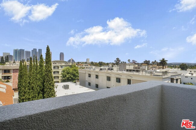 Building Photo - 1822 Overland Ave