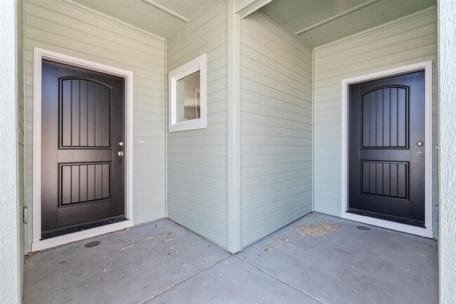 Building Photo - ? MOVE IN SPECIAL! ? $99.00 1st month rent...