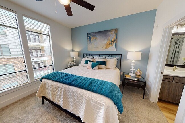 Building Photo - City Life Starts Here – Spacious 1 Bed / 1...