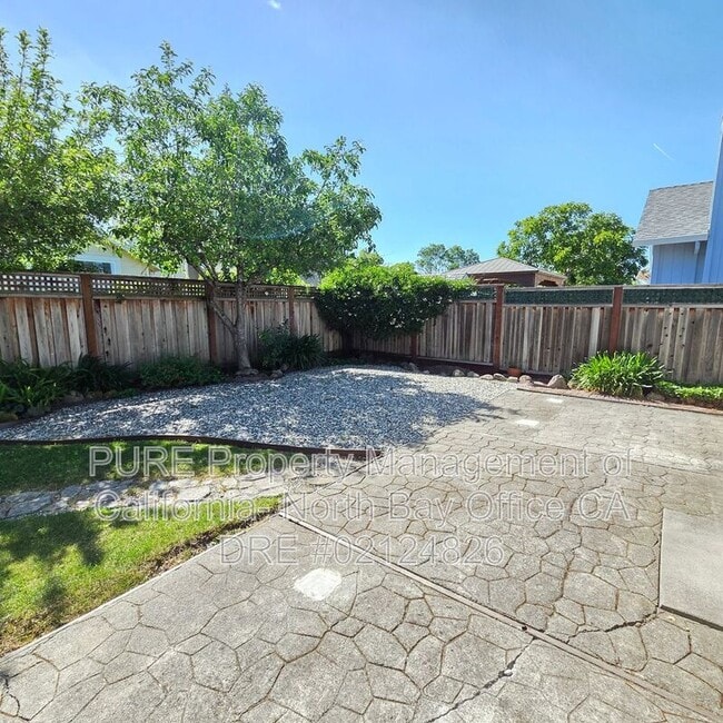 Building Photo - 869 Maria Dr