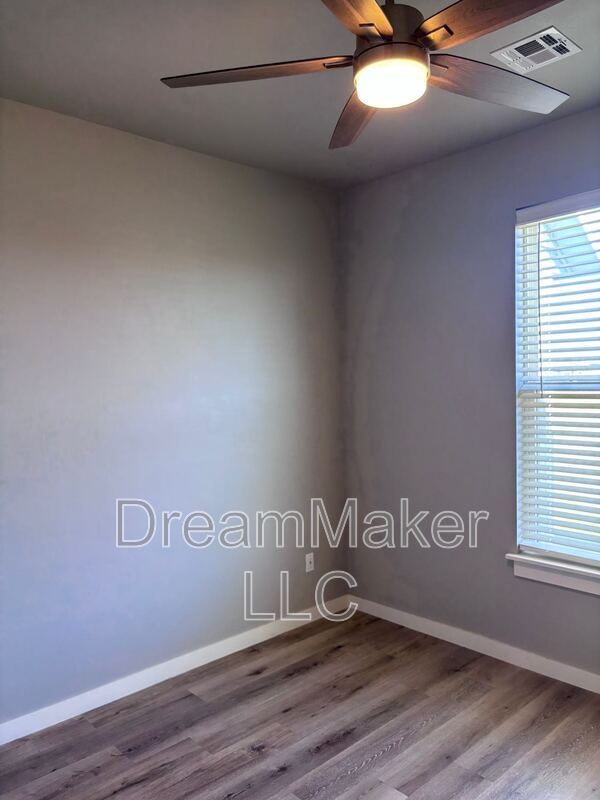 Building Photo - 3102 SE 34th St