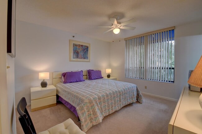 Building Photo - 7194 Promenade Dr