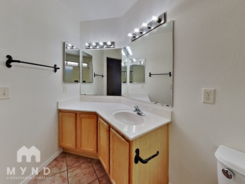 Building Photo - 2874 W Simplicity Dr