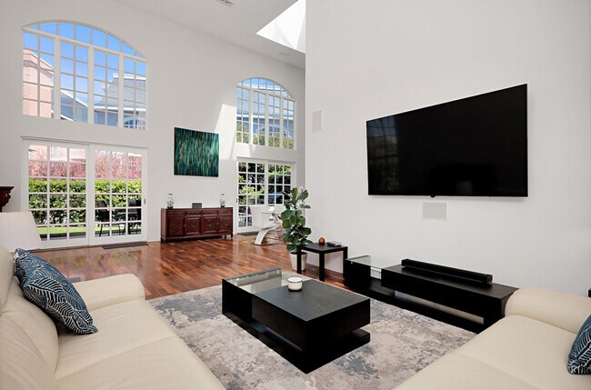 Primary Photo - 7478 Avenida De Palais