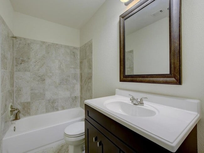 Building Photo - 114 Dana Dr