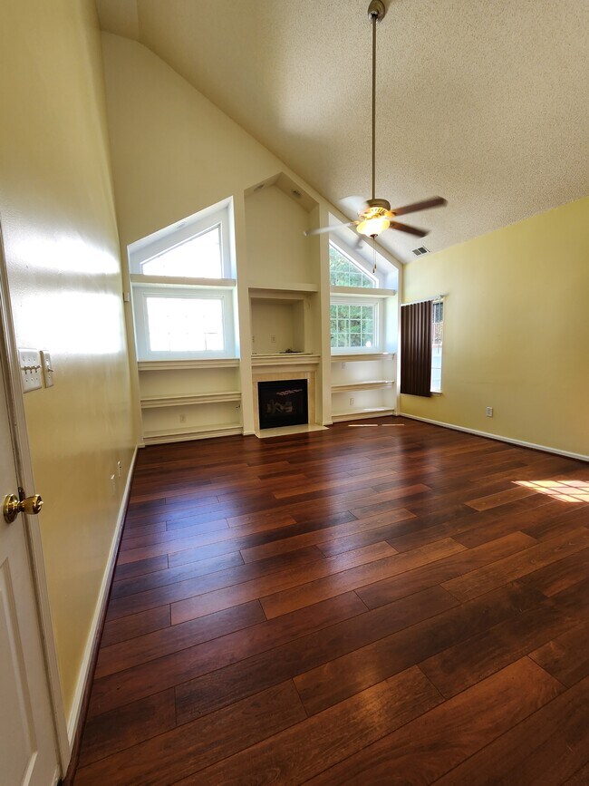 Building Photo - 276 Weatherford Way