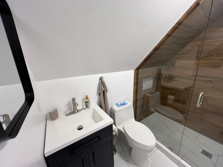 Building Photo - 3422 W Schubert Ave