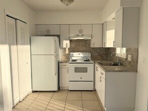 Building Photo - 600 S Luna Ct