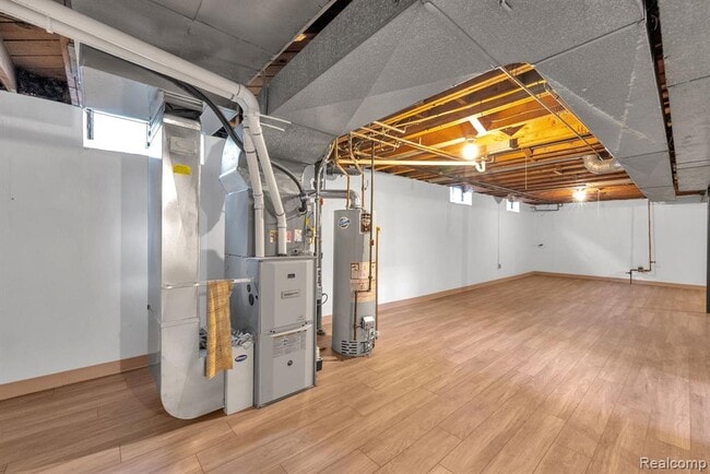 Building Photo - 3945 Harding St