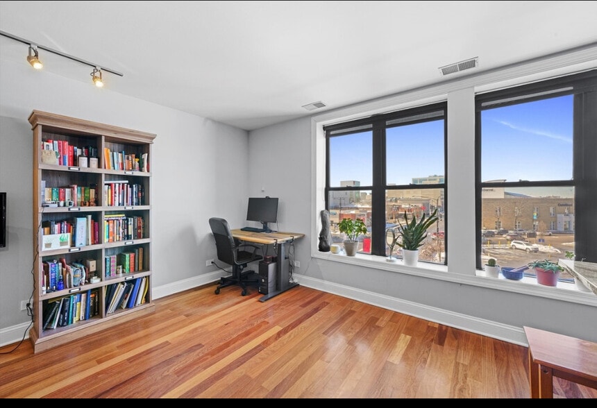 Building Photo - 1600 N Halsted St