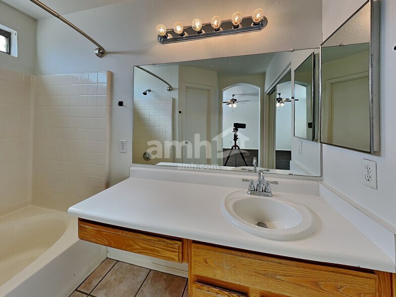 Building Photo - 8544 N 112th Ave