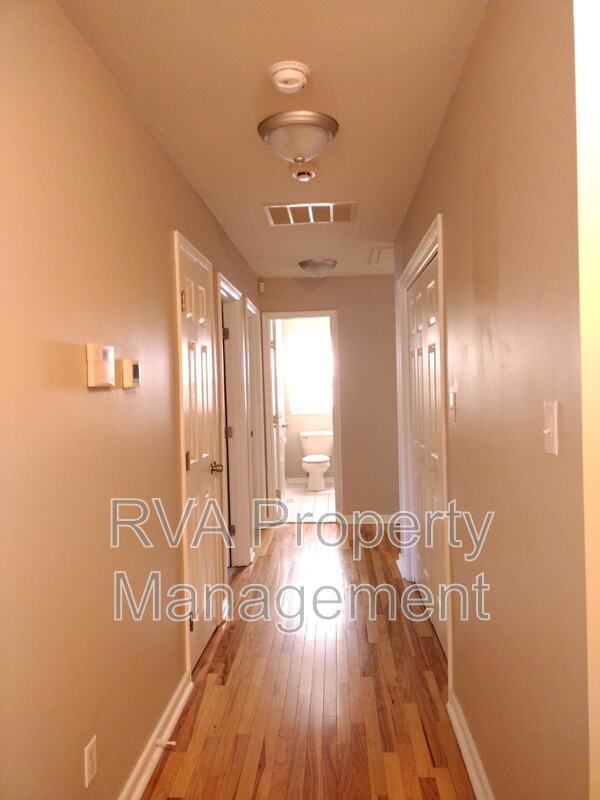 Building Photo - 5815 Meadowood Pl