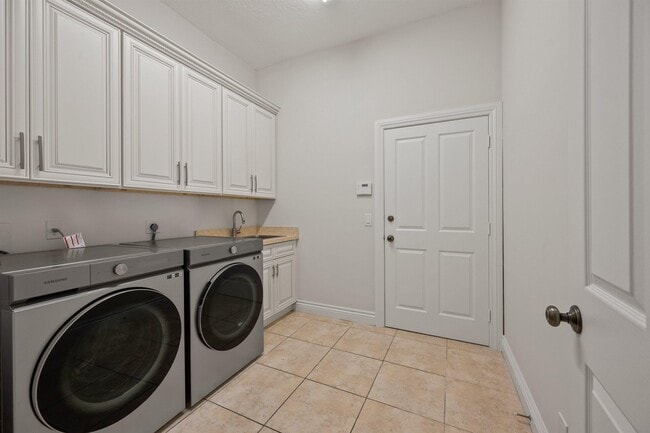 Building Photo - 2055 Regents Blvd