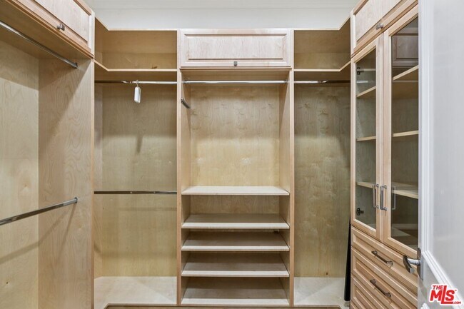 Building Photo - 27048 Triumph Ave