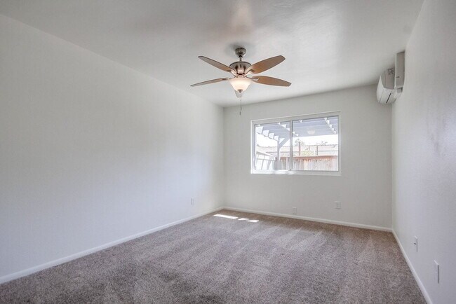 Building Photo - Charming 2BR Home with Attached Garage, Private Patio and a Friendly Community!