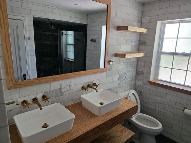 Building Photo - 7264 Northmoor Dr