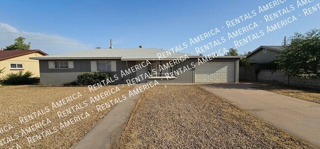 Building Photo - 2131 W Luke Ave