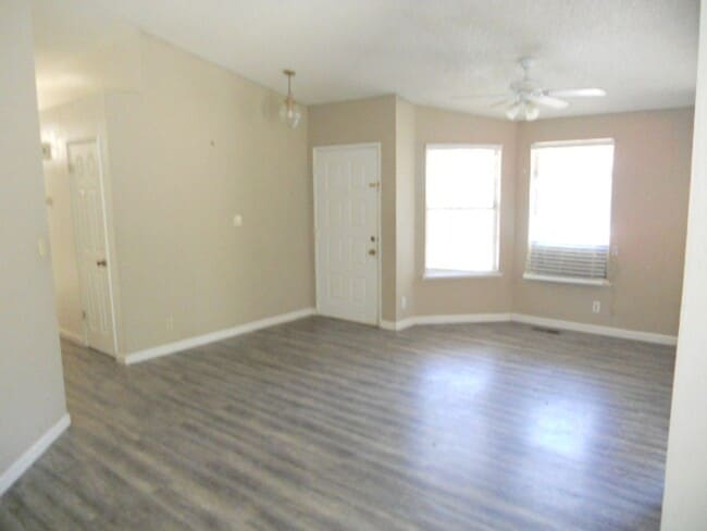 Building Photo - Single story 3 br/2bath/2car Home