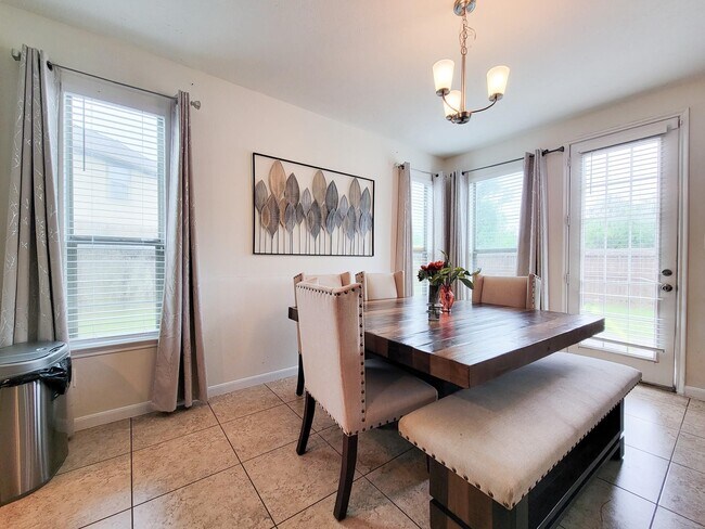 Building Photo - 5046 Longlane Dr