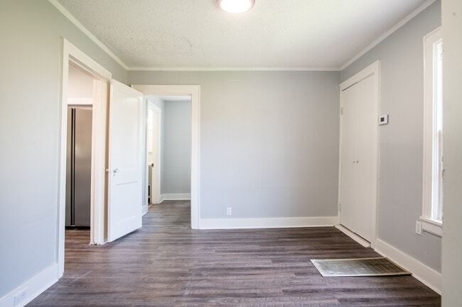 Building Photo - 1005 Greens Lake Rd