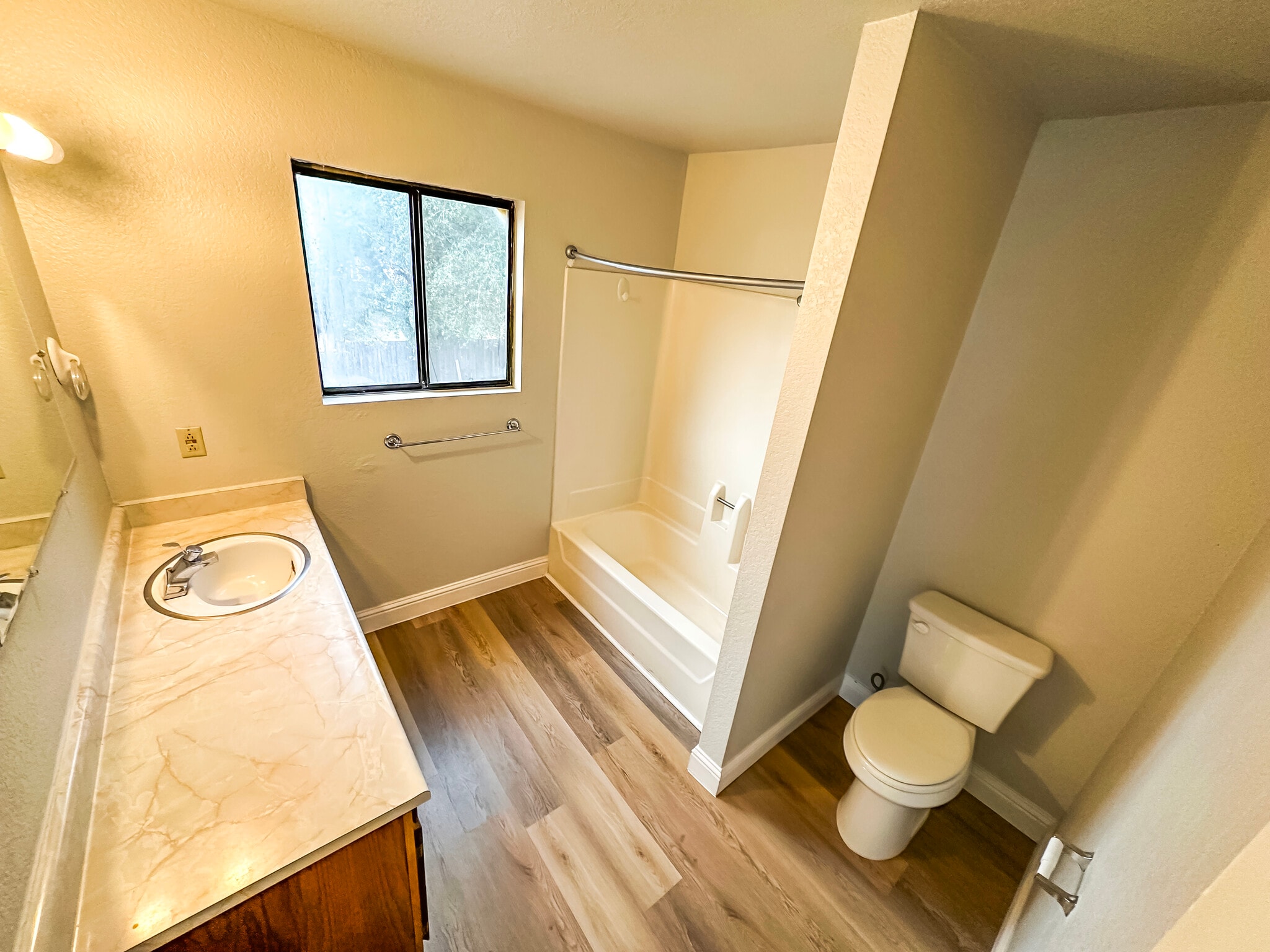 Building Photo - 1420 Branstetter Ln