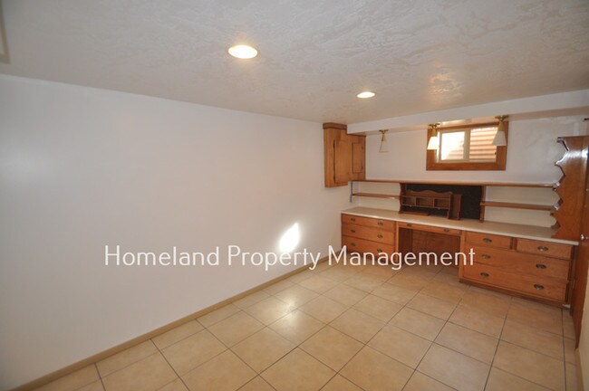 Building Photo - 3 Bedroom Duplex